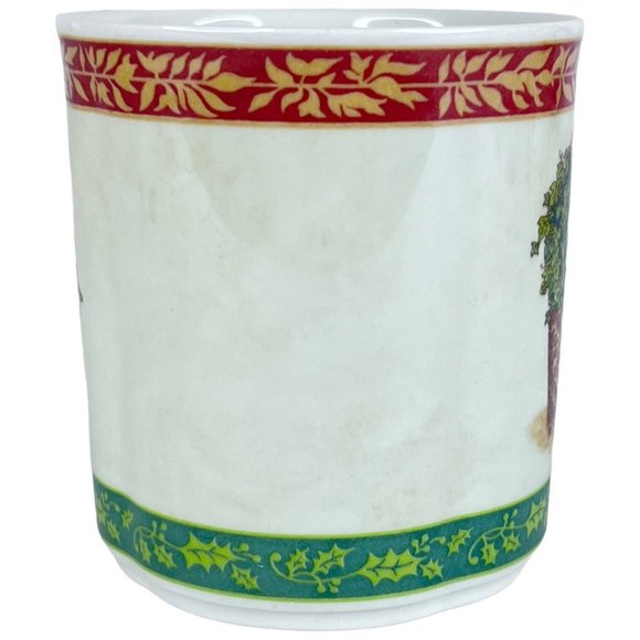 Villeroy & Boch Festive Memories Mug Topiary House And Garden Collection Holly - Picture 3 of 8